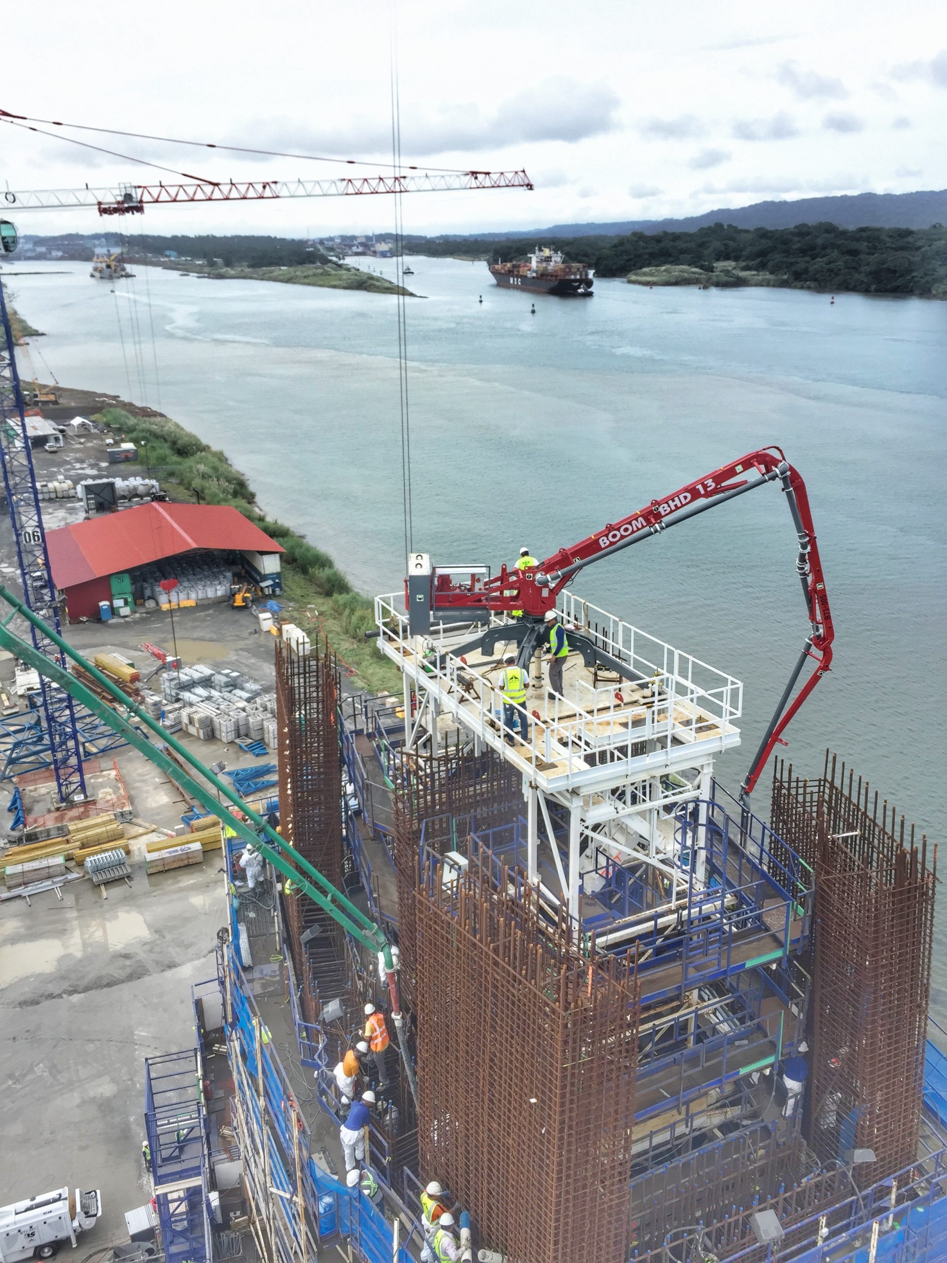 Boom Makina BHD 13R3 spider concrete placing boom – PUENTE ATLANTICO S.A., Panama, 2019